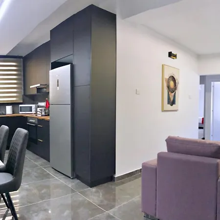 Luxury At Mackenzie With Private Parking And Balcony Larnaca