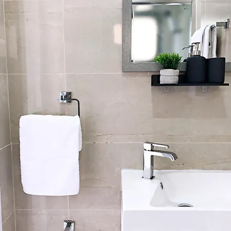 דירה Luxury At Mackenzie With Private Parking And Balcony