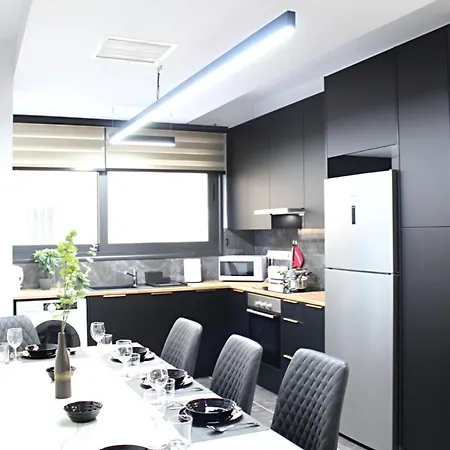 Luxury At Mackenzie With Private Parking And Balcony Larnaca