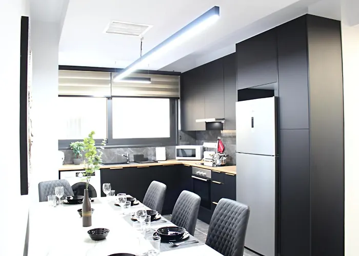 Luxury At Mackenzie With Private Parking And Balcony Larnaca