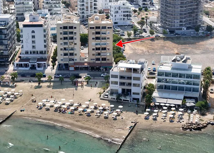 Luxury At Mackenzie With Private Parking And Balcony Larnaca