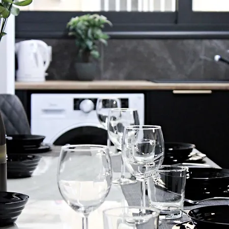 Luxury At Mackenzie With Private Parking And Balcony 아파트 라르나카