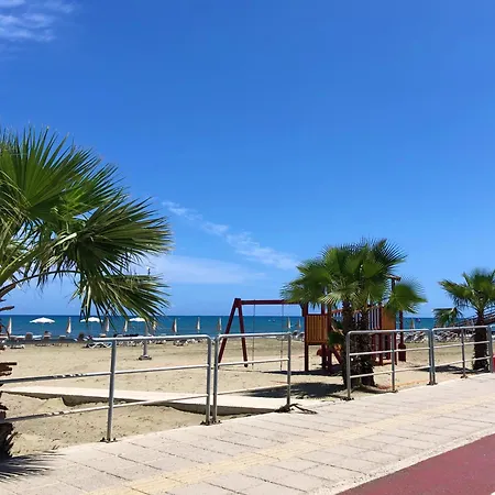 Luxury At Mackenzie With Private Parking And Balcony * 라르나카