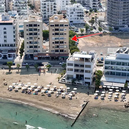 Luxury At Mackenzie With Private Parking And Balcony 라르나카